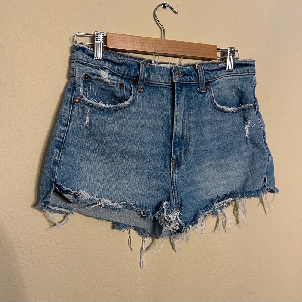 Abercrombie & Fitch The Mom Short High Rise